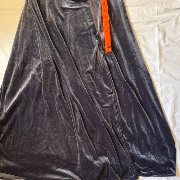 Elegant Long Sleeve Gray velvet Maxi Dress - Picture 11 of 12